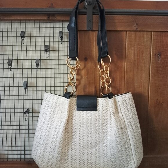 Small Faux Straw Handbag - Picture 4 of 5